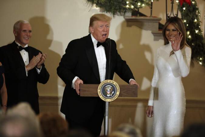 Melania Trump sublime accorde son vernis à sa tenue blanche et scintillante