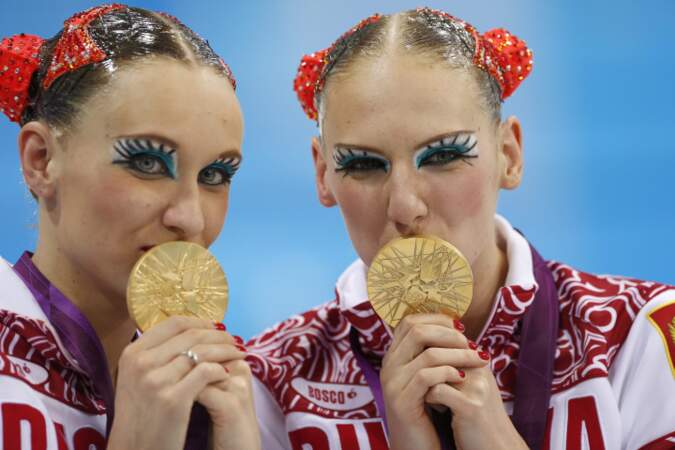 En 2012 à Londres, le make up "poupée" de Natalia Ishenko et Sventlana Romashina détonne en natation synchronisée