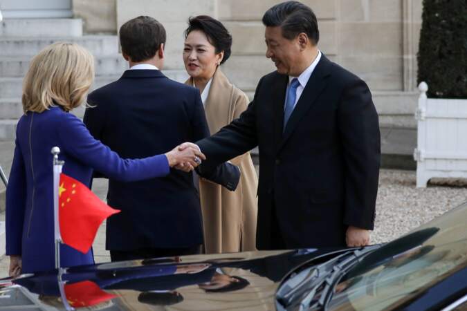 Brigitte Macron aux couleurs de l’Europe pour dire "au revoir" au couple présidentiel chinois 