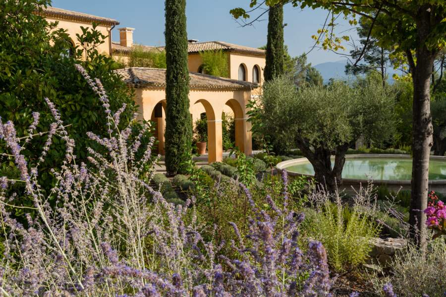L'esprit provençal est partout, de l'architecture à la végétation