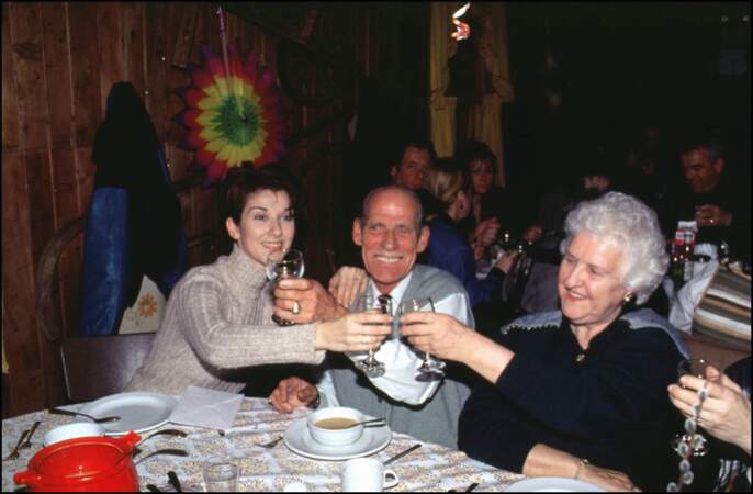 Celine Dion et ses parents Adhémar et Thérèse en mars 1995 à Montréal