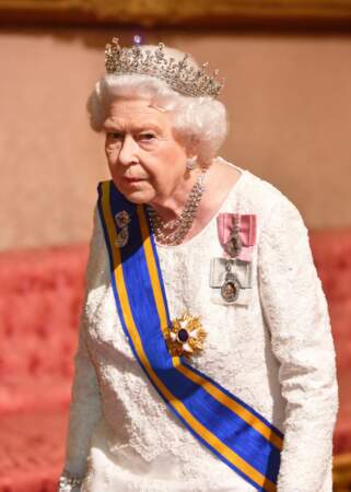 La reine Elizabeth II arrive au banquet en l'honneur des souverains des Pays-Bas