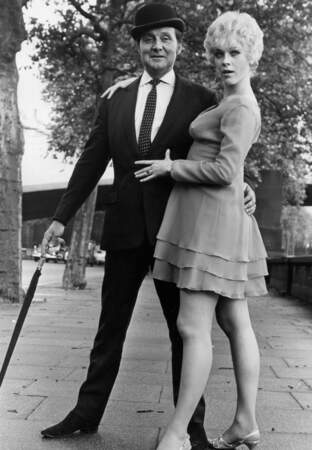 Patrick MacNee et Linda Thorson en 1968