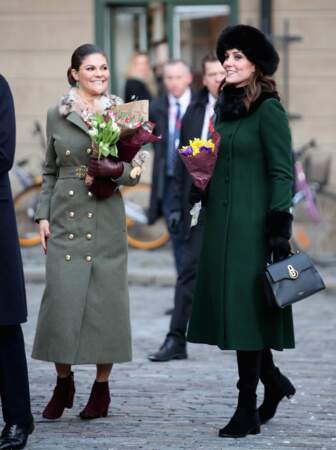 30 janvier 2018 : Kate Middleton en manteau long vert foncé qu'elle portera à nouveau pour la Saint-Patrick