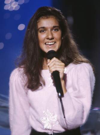 Première apparition télé pour Céline Dion en 1985 sur le plateau de "Champs Elysées". Un look 100% naturel.