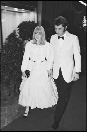 Sylvie Vartan et Johnny Hallyday lors d'une soirée pour les 20 ans du Lido à Paris en 1966