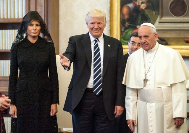 Melania Trump vêtue d'une tenue noire et d'un voile pour rencontrer le Pape, le 24 Mai 2017