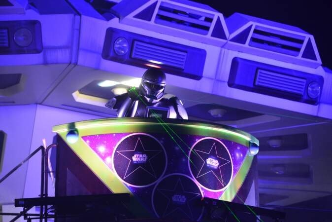 Un DJ laser