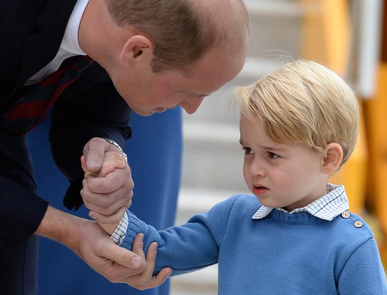 Petit savon par son papa le prince William pour le prince George le 24 septembre 2016 à leur arrivée au Canada