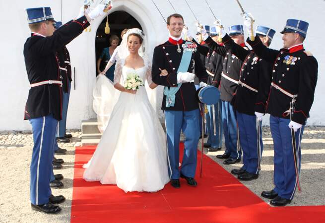 Marie Cavallier (en robe Arasa Morelli) et le prince Joachim de Danemark lors de leur mariage en 2008