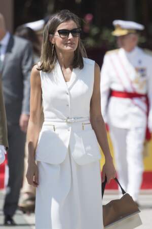  Letizia d'Espagne en tailleur et ceinture, ultra chic