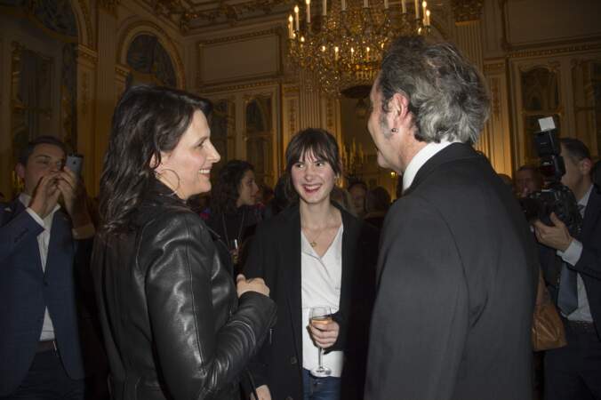 Juliette Binoche et sa fille Hannah Magimel, avec Serge Toubiana (président d'Uni France)