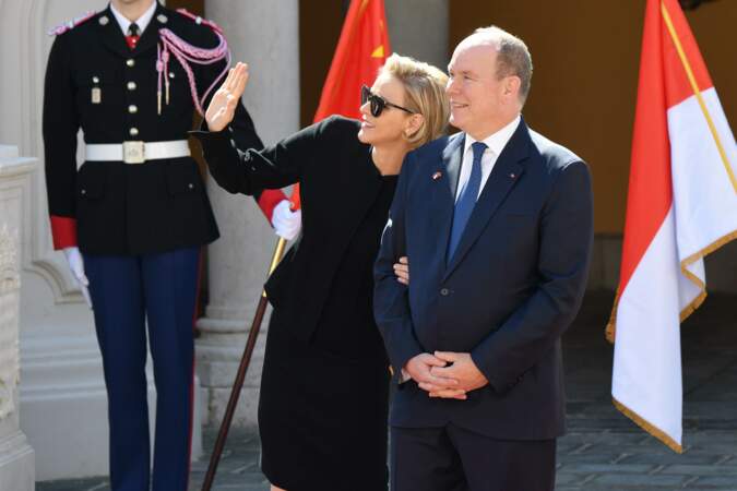 Charlène de Monaco et le prince Albert II ont fait des signes à leur fils Jacques
