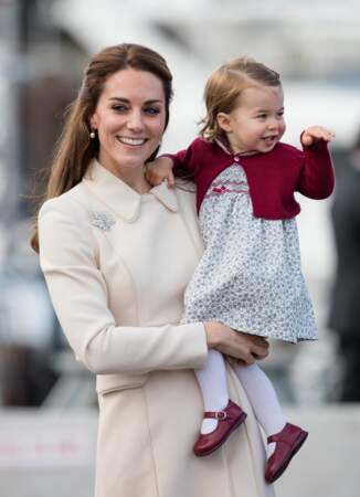 La princesse Kate et la princesse Charlotte lors de leur départ du Canada le 1 Octobre 2016