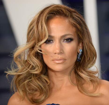 Les boucles hollywoodiennes de Jennifer Lopez.