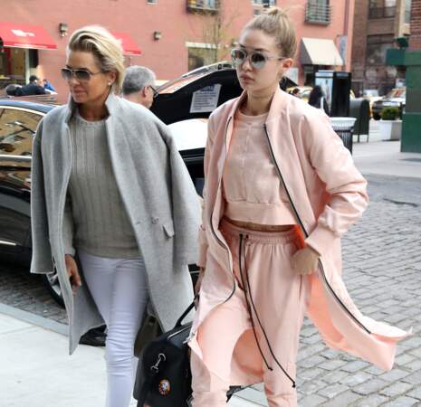  Gigi Hadid et sa mère Yolanda Foster à New York. INF. lib