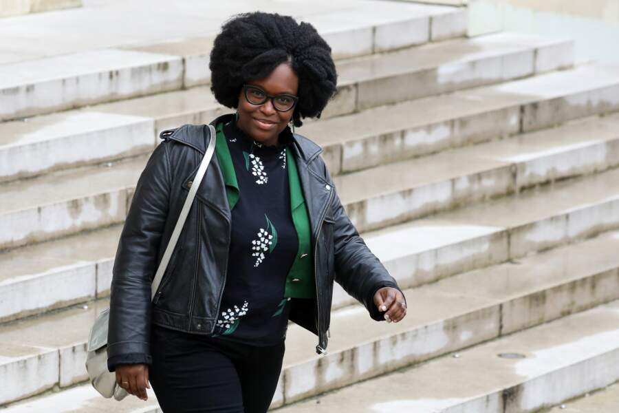 Sibeth Ndiaye portait un perfecto à la sortie du conseil des ministres le 10 avril 2019, au palais de l'Elysée.
