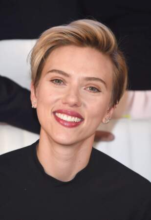 Scarlett Johansson, coupe courte garçonne naturelle