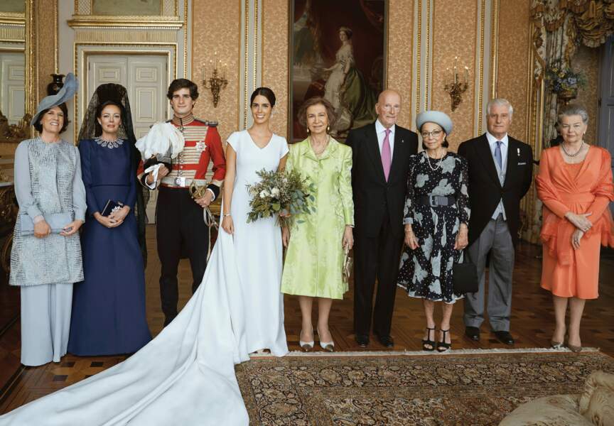 La reine Sofia, Matilde Solis, duchesse de Huescar, Carlos Fitz-James Stuart, duc d'Albe posent pour le mariage. 