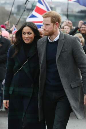 Meghan Markle au bras du Prince Harry lors d'une visite officielle du couple à Édimbourg en Écosse le 13/02/2018