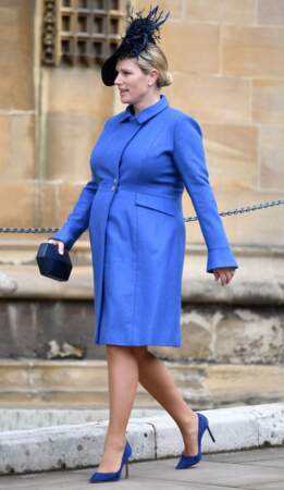 Zara Tindall, en manteau bleu Séraphine, assiste à la messe de Pâques à Windsor le 31 mars 2018