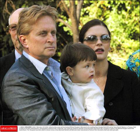 Le couple et leur premier fils, au mariage de la mère de Michael Douglas, Diana Dill (2002)