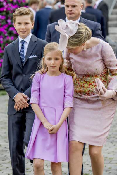 La princesse Eleonore, le prince Gabriel et la reine Mathilde de Belgique lors de la Fête Nationale en 2017