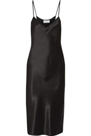 Robe nuisette midi en satin noir, DKNY, 133 € Net-A-Porter