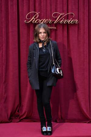Sobre, Morgane Polanski était toute de noir vêtue à l'Hotel Roger Vivier durant la Fashion Week de Paris.