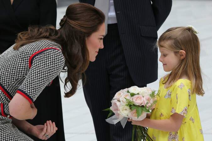 Kate Middleton, très chic et attentionnée avec une jeune fan