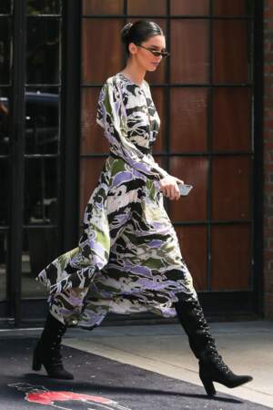 Kendall Jenner incarne le look gipsy de Longchamp avec élégance. A copier !