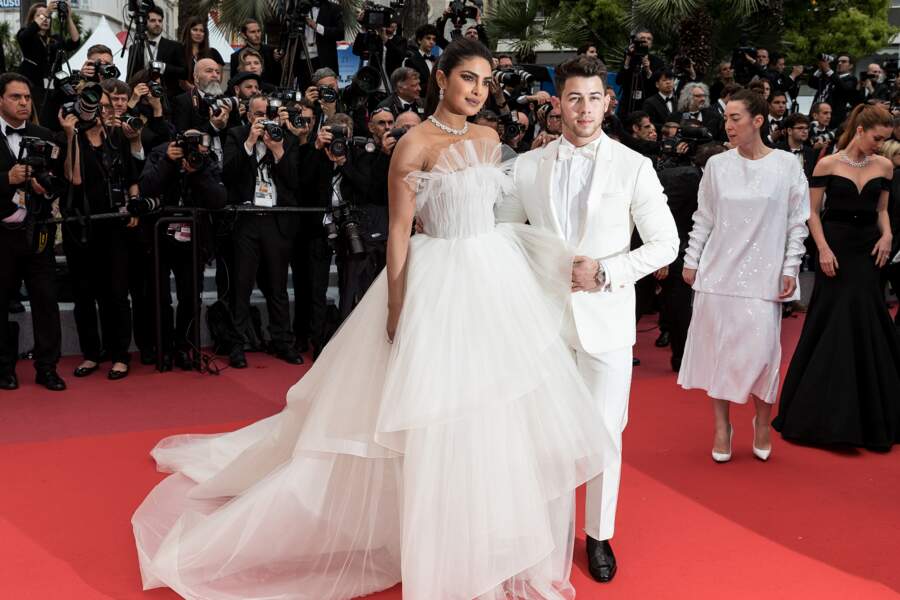 Priyanka Chopra en robe Georges Hobeika avec son mari Nick Jonas sur le tapis rouge de Cannes le 18 mai 2019