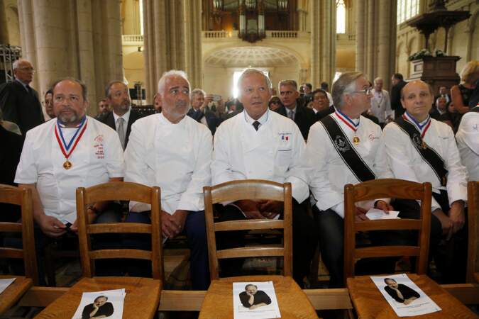 Guy Savoy et Georges Blanc aux obsèques de Joël Robuchon à la cathédrale Saint-Pierre de Poitiers le 17 août