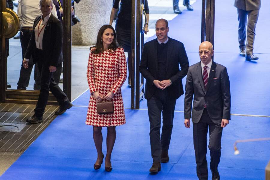 31 janvier 2018 : Kate Middleton en robe à carreaux rouge, une tenue qui change