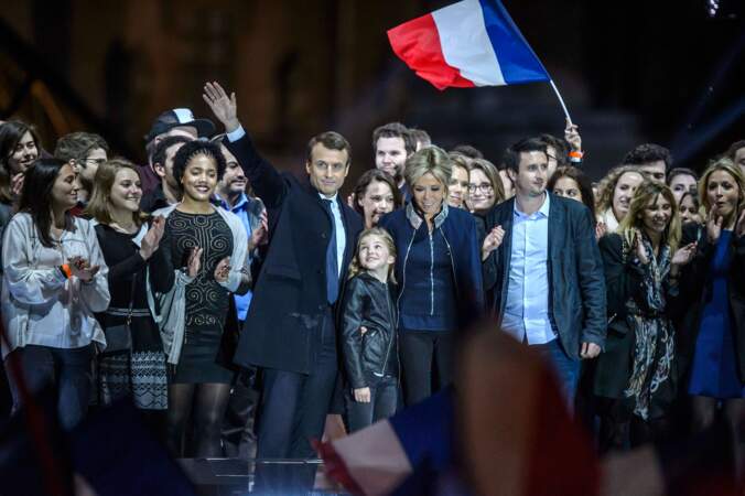Emmanuel Macron et Brigitte ainsi que sa belle fille Tiphaine et sa petite fille