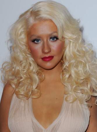 On ne se sert pas comme Christina Aguilera de sa poudre de soleil comme blush