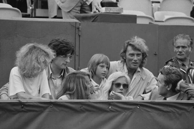 Johnny et David Hallyday dans les tribunes du tournoi de Roland Garros, en juin 1979