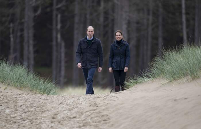 Kate Middleton et le prince William arrivant sur la plage de Newborough, au pays de Galles, le 8 mai 2019