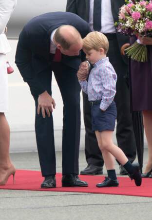 Le prince William passablement agacé demande à son fils de se calmer.