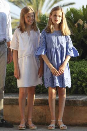  la princesse Leonor et l'infante Sofia d'Espagne, deux jolies blondes aux cheveux longs