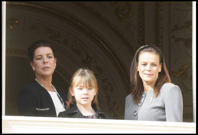 Alexandra de Hanovre, sa mère Caroline et la princesse Stéphanie lors de la fête monégasque le 19 novembre 2009