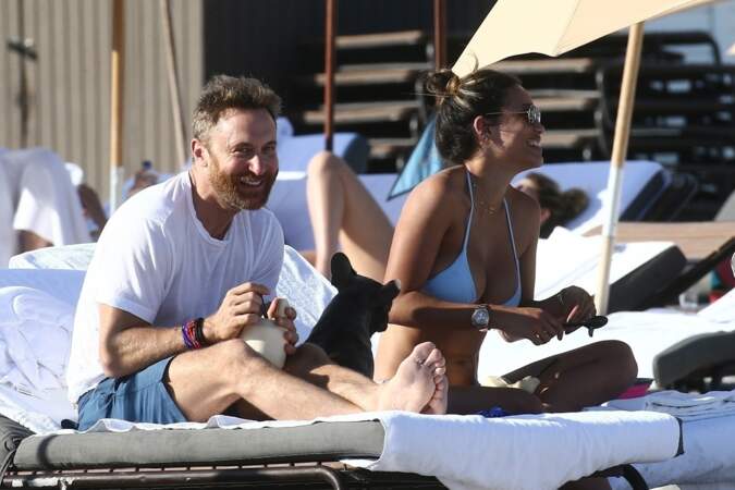 David Guetta et sa compagne Jessica Ledon, très complices à la plage à Miami le 19 novembre 2018