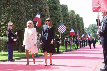 Les premières dames Brigitte Macron et Melania Trump à l'unisson