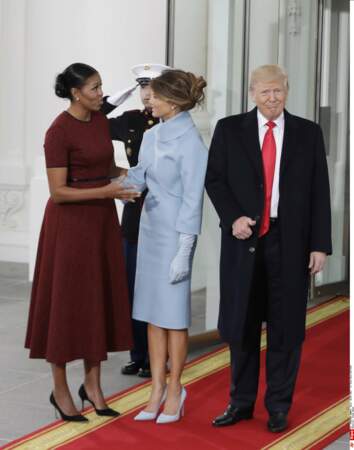 L'ancienne première dame Michelle Obama salue la nouvelle, Melania Trump