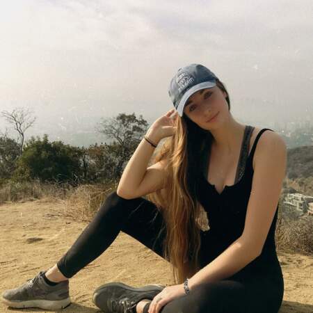 Emma Smet lors d'une randonnée au Runyon Canyon Park de Los Angeles en décembre 2017