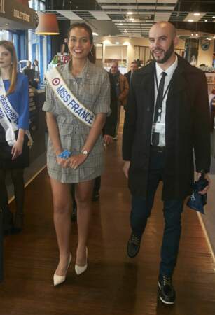 Vaimalama Chaves, Miss France 2019, portait une robe courte à carreaux