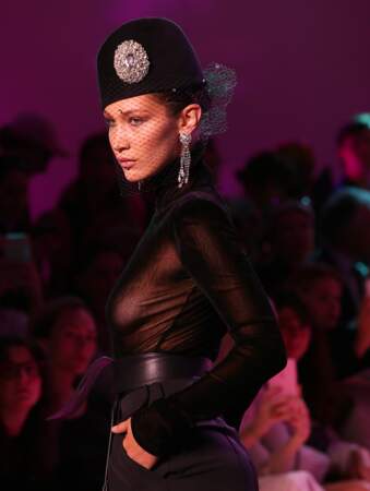 Bella Hadid torride au defilé haute couture Alexandre Vauthier
