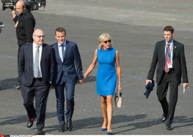 Michel Sapin, Emmanuel et Brigitte Macron lors du défilé du 14 juillet sur les Champs Elysées en 2015