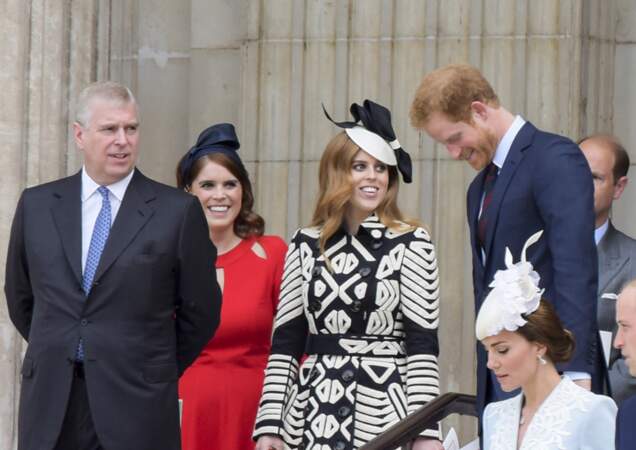 Le prince Harry rit avec ses cousines Béatrice et Eléonore