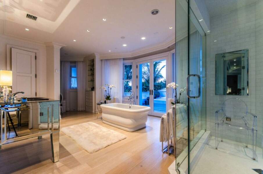 La salle de bain moderne de Céline Dion